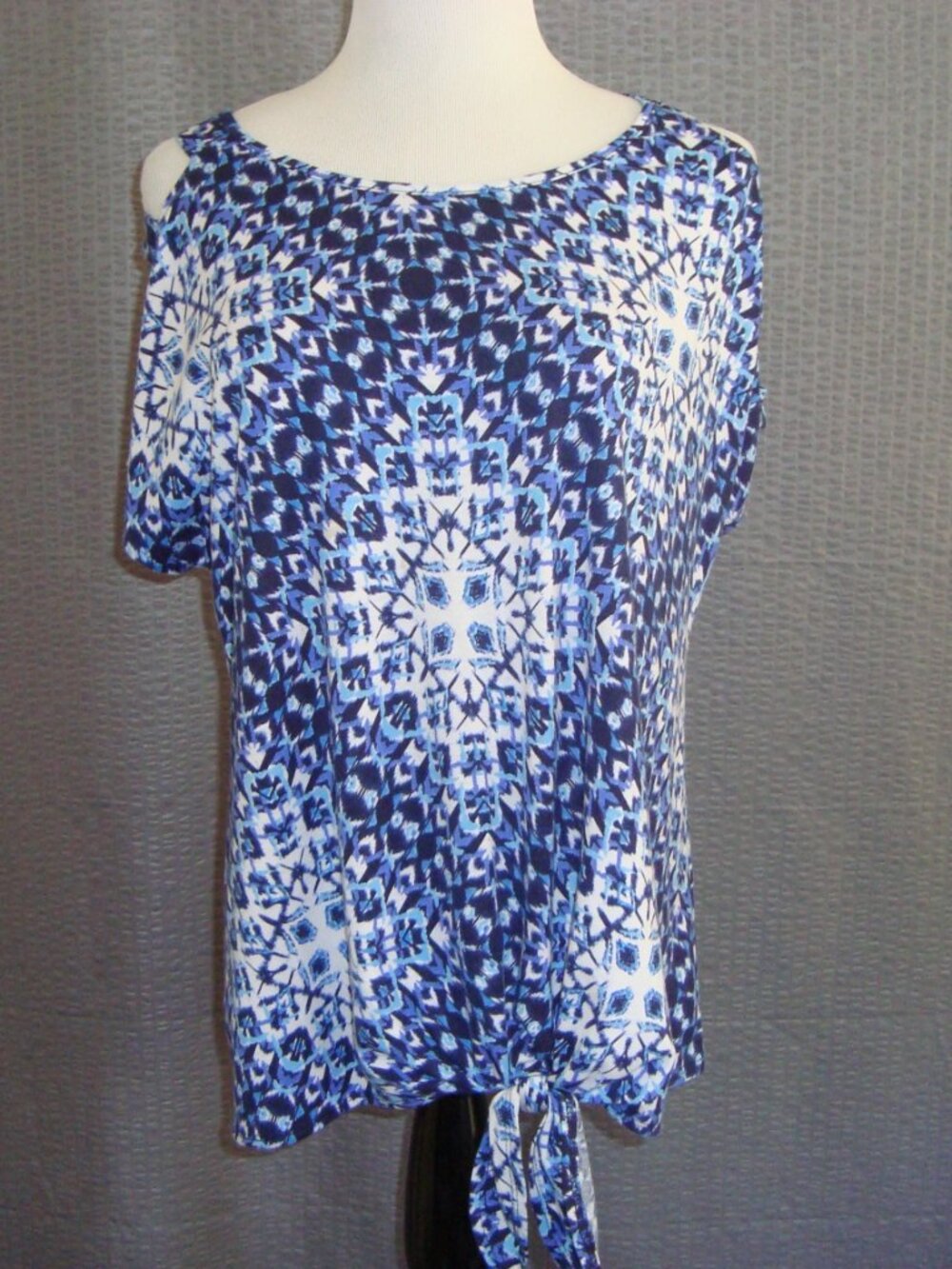 NWOT PerSeption Concept Blue White Short Sleeve Cold Shoulder Tie Front Top sz M
